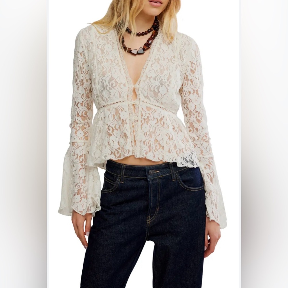 NWT FREE PEOPLE WHISPERING LOVE LACE TOP 🤍